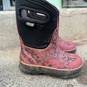 Bogs Red and Black Rain & Snow Boots with Two-Tone Skulls Design